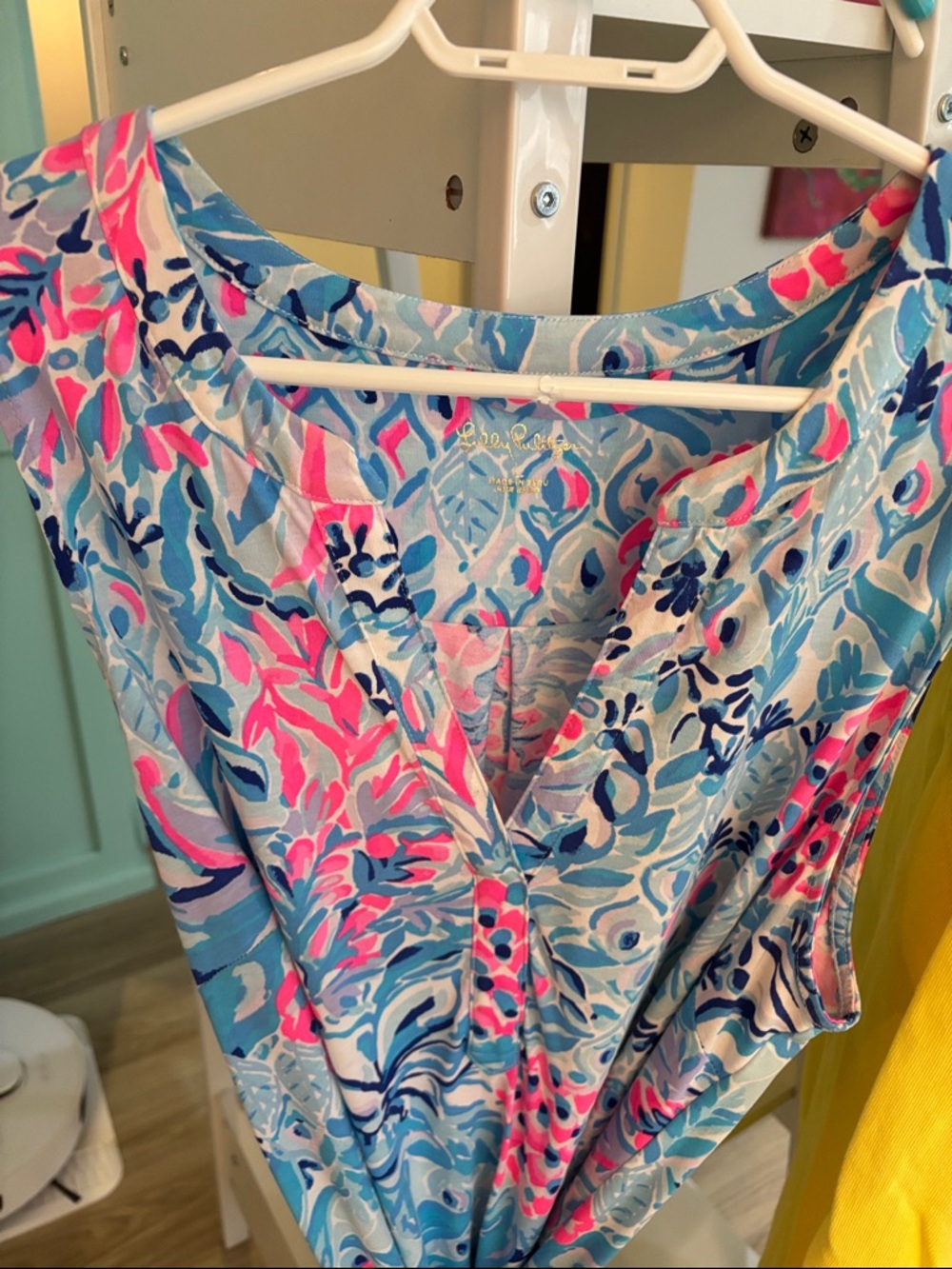 Colorful Floral Sleeveless with belt - Picture 2 of 3